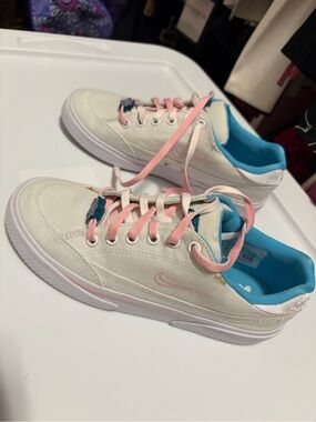 Nike women’s skateboard shoes